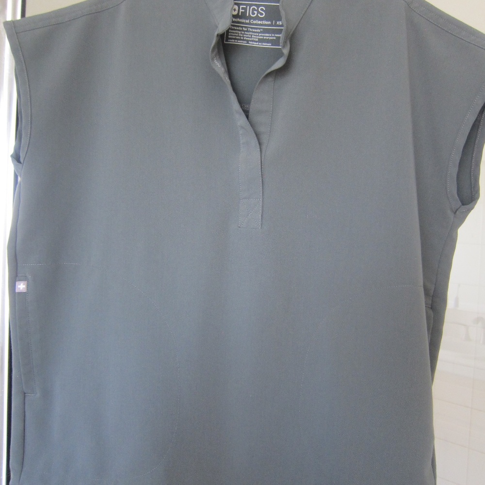 FIGS Rafaela Scrub Top